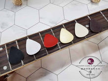 Load image into Gallery viewer, Guitar Ukulele Picks Plain Color Pick ™ 吉他乌克丽丽彩色素弹片