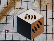 Load image into Gallery viewer, Gu Zheng Pattern Finger Picks™ 花纹古筝指甲