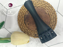 Load image into Gallery viewer, Violin Tailpiece  ™ 小提琴拉弦板
